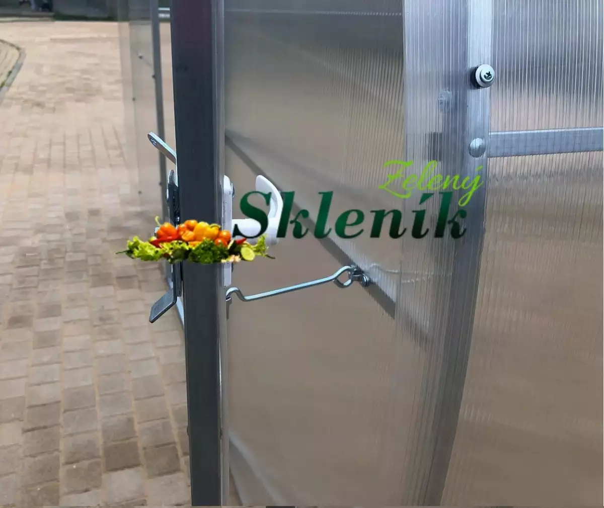 sklenik-pre-letnu-chatu-20x20