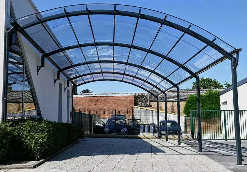 monolitický polykarbonát transparentný